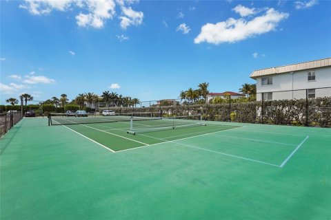 Condo in Longboat Key, Florida, 2 bedrooms  № 2101932 - photo 16