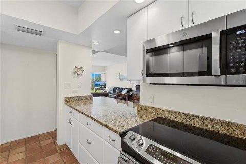 Condo in Longboat Key, Florida, 2 bedrooms  № 2101932 - photo 22