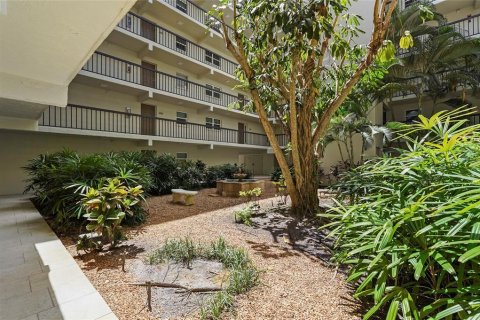 Condo in Longboat Key, Florida, 2 bedrooms  № 2101932 - photo 2