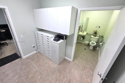 Immobilier commercial à vendre à Coral Springs, Floride № 2086617 - photo 4
