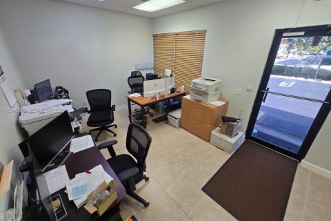 Immobilier commercial à vendre à Coral Springs, Floride № 2086617 - photo 2