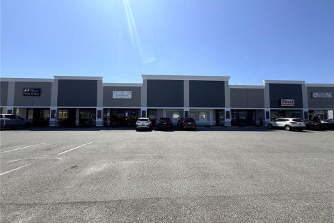 Commercial property in New Port Richey, Florida № 2103458