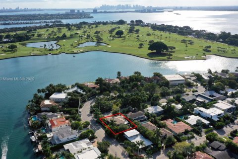 Villa ou maison à vendre à Bay Harbor Islands, Floride: 5 chambres, 390.65 m2 № 1974354 - photo 1