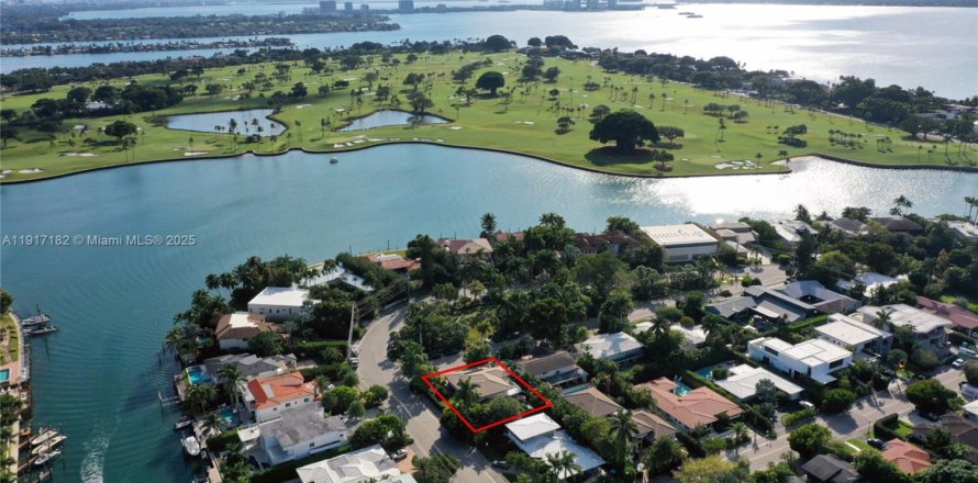 Villa ou maison à Bay Harbor Islands, Floride 5 chambres, 390.65 m2 № 1974354