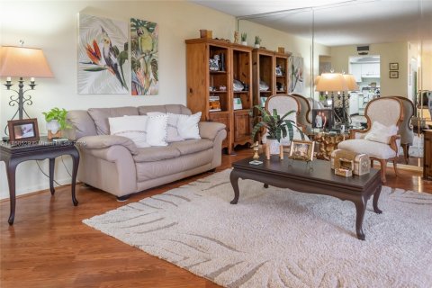 Condominio en venta en Pembroke Pines, Florida, 1 dormitorio, 88.91 m2 № 1856820 - foto 2