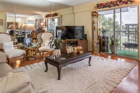 Condominio en venta en Pembroke Pines, Florida, 1 dormitorio, 88.91 m2 № 1856820 - foto 1