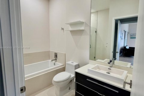 Apartamento en alquiler en Miami, Florida, 3 dormitorios, 126.72 m2 № 2010241 - foto 22