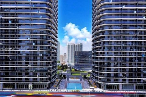 Apartamento en alquiler en Miami, Florida, 3 dormitorios, 126.72 m2 № 2010241 - foto 2