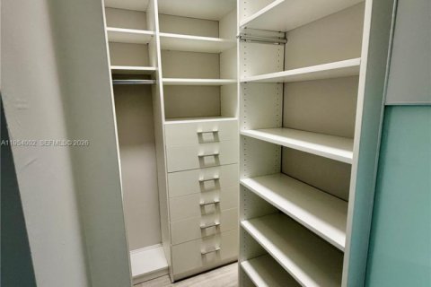 Apartamento en alquiler en Miami, Florida, 3 dormitorios, 126.72 m2 № 2010241 - foto 26