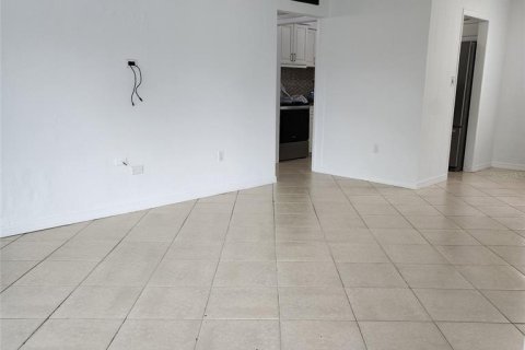 Casa en alquiler en Sarasota, Florida, 2 dormitorios, 84.82 m2 № 2096264 - foto 10