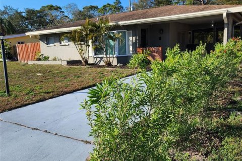 House in Sarasota, Florida 2 bedrooms, 84.82 sq.m. № 2096264