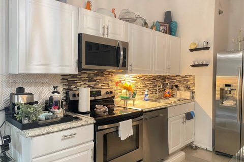 Touwnhouse à louer à Homestead, Floride: 1 chambre, 289.86 m2 № 2015831 - photo 4