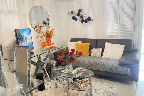 Touwnhouse à louer à Homestead, Floride: 1 chambre, 289.86 m2 № 2015831 - photo 6