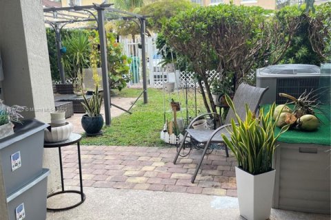 Touwnhouse à louer à Homestead, Floride: 1 chambre, 289.86 m2 № 2015831 - photo 16