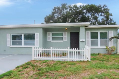 Villa ou maison à Saint Petersburg, Floride 3 chambres, 111.85 m2 № 2347845