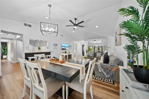 Casa en venta en Tampa, Florida, 5 dormitorios, 213.4 m2 № 1640146 - foto 11
