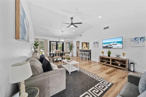 Casa en venta en Tampa, Florida, 5 dormitorios, 213.4 m2 № 1640146 - foto 10