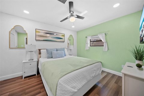 Casa en venta en Tampa, Florida, 5 dormitorios, 213.4 m2 № 1640146 - foto 13