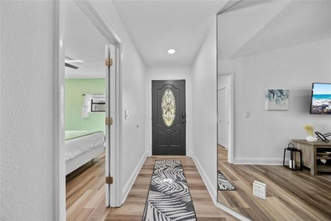 Casa en venta en Tampa, Florida, 5 dormitorios, 213.4 m2 № 1640146 - foto 9