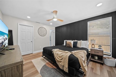 Casa en venta en Tampa, Florida, 5 dormitorios, 213.4 m2 № 1640146 - foto 5