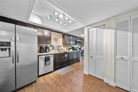Casa en venta en Tampa, Florida, 5 dormitorios, 213.4 m2 № 1640146 - foto 22