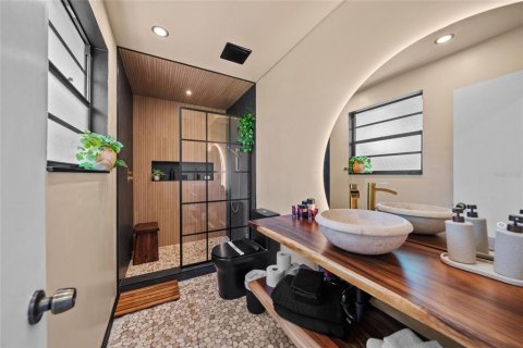 Casa en venta en Tampa, Florida, 5 dormitorios, 213.4 m2 № 1640146 - foto 8