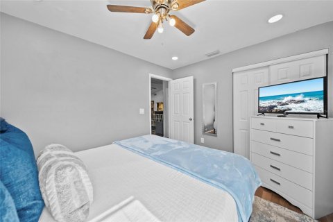 Casa en venta en Tampa, Florida, 5 dormitorios, 213.4 m2 № 1640146 - foto 19