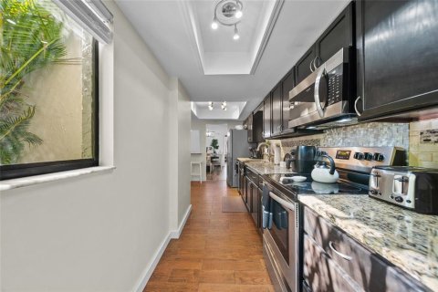 Casa en venta en Tampa, Florida, 5 dormitorios, 213.4 m2 № 1640146 - foto 23