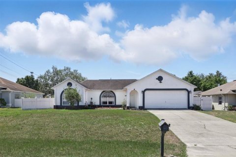 Villa ou maison à vendre à Deltona, Floride: 3 chambres, 159.14 m2 № 1640066 - photo 1