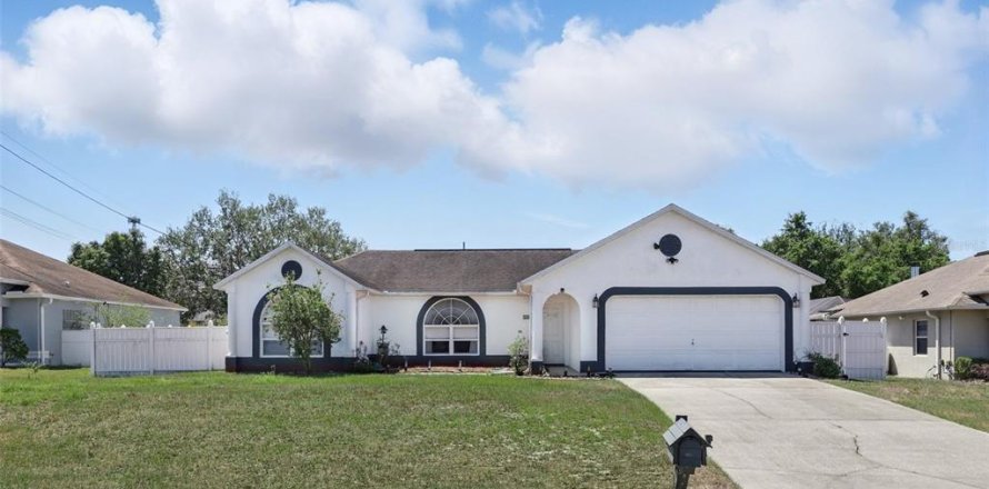 Villa ou maison à Deltona, Floride 3 chambres, 159.14 m2 № 1640066
