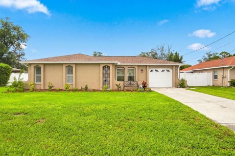 Villa ou maison à Spring Hill, Floride 2 chambres, 126.35 m2 № 2350378