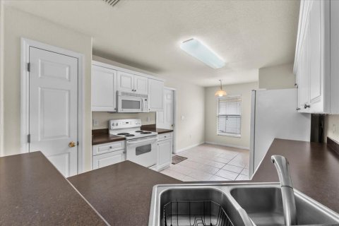 House in Winter Haven, Florida 3 bedrooms, 133.13 sq.m. № 1840092 - photo 11