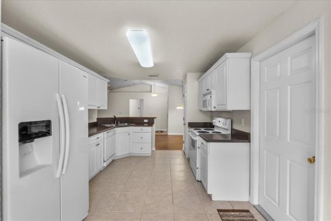 House in Winter Haven, Florida 3 bedrooms, 133.13 sq.m. № 1840092 - photo 12