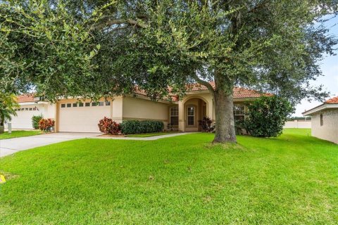 House in Winter Haven, Florida 3 bedrooms, 133.13 sq.m. № 1840092 - photo 1