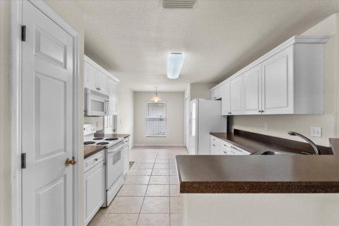House in Winter Haven, Florida 3 bedrooms, 133.13 sq.m. № 1840092 - photo 13