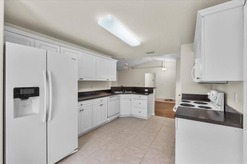 House in Winter Haven, Florida 3 bedrooms, 133.13 sq.m. № 1840092 - photo 10