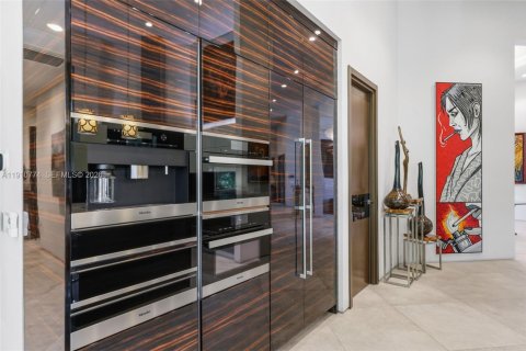 Villa ou maison à vendre à Plantation, Floride: 4 chambres, 404.12 m2 № 2054925 - photo 13