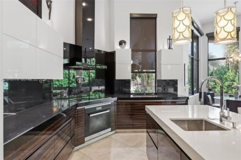 Villa ou maison à vendre à Plantation, Floride: 4 chambres, 404.12 m2 № 2054925 - photo 8