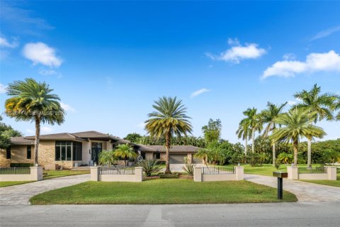 Villa ou maison à vendre à Plantation, Floride: 4 chambres, 404.12 m2 № 2054925 - photo 4