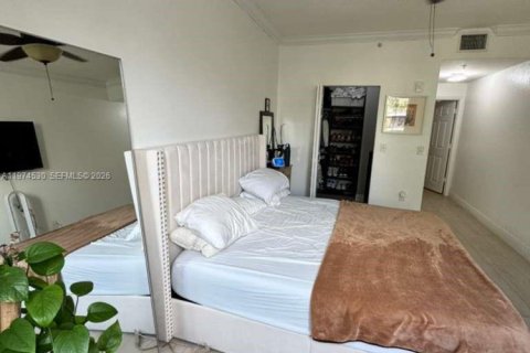 Condo in Fort Lauderdale, Florida, 2 bedrooms  № 2035903 - photo 10
