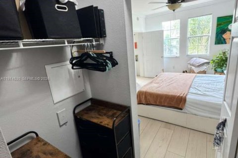 Condo in Fort Lauderdale, Florida, 2 bedrooms  № 2035903 - photo 12