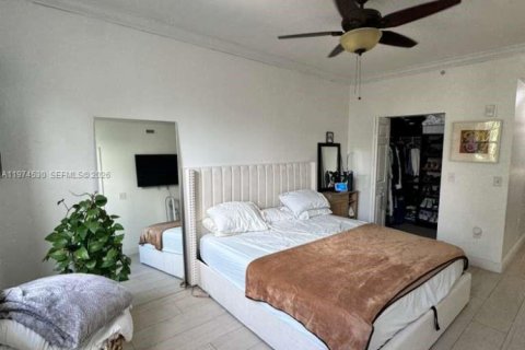 Condo in Fort Lauderdale, Florida, 2 bedrooms  № 2035903 - photo 11