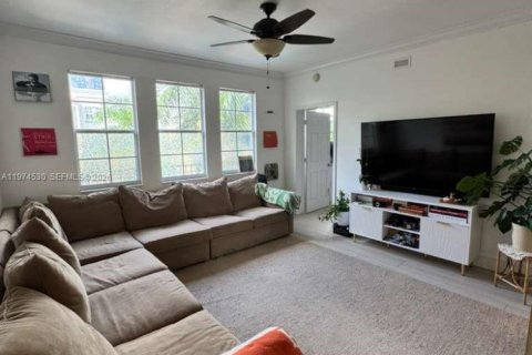 Condo in Fort Lauderdale, Florida, 2 bedrooms  № 2035903 - photo 17