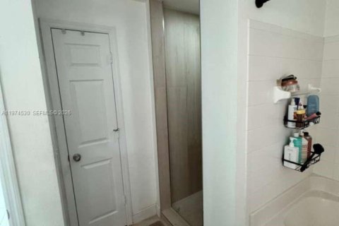 Condo in Fort Lauderdale, Florida, 2 bedrooms  № 2035903 - photo 6