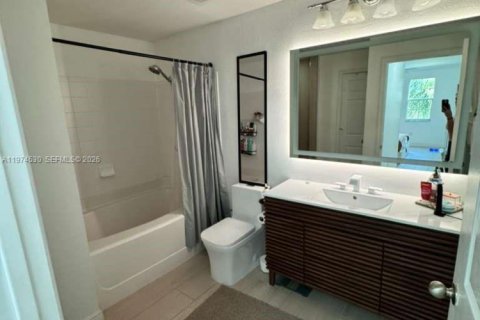 Condo in Fort Lauderdale, Florida, 2 bedrooms  № 2035903 - photo 3