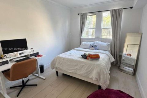 Condo in Fort Lauderdale, Florida, 2 bedrooms  № 2035903 - photo 25