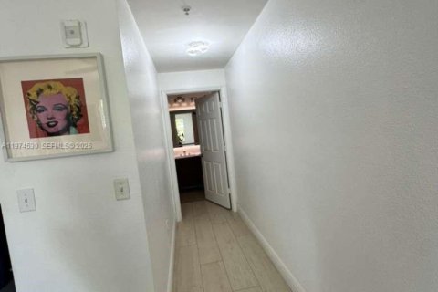 Condo in Fort Lauderdale, Florida, 2 bedrooms  № 2035903 - photo 7