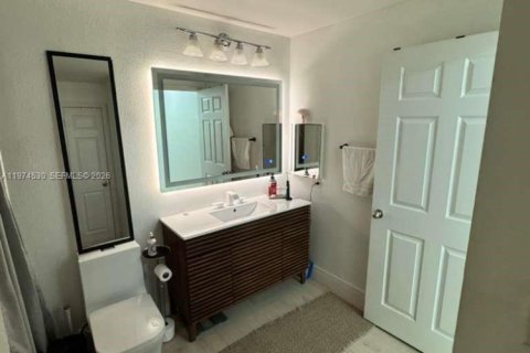 Condo in Fort Lauderdale, Florida, 2 bedrooms  № 2035903 - photo 8