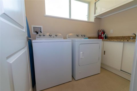 Townhouse in Kissimmee, Florida 4 bedrooms, 222.59 sq.m. № 1793007 - photo 27