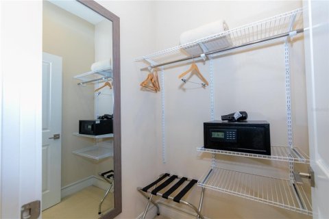 Townhouse in Kissimmee, Florida 4 bedrooms, 222.59 sq.m. № 1793007 - photo 15